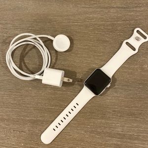 Apple Watch Series 3 38mm Silver, White Band & Charger
